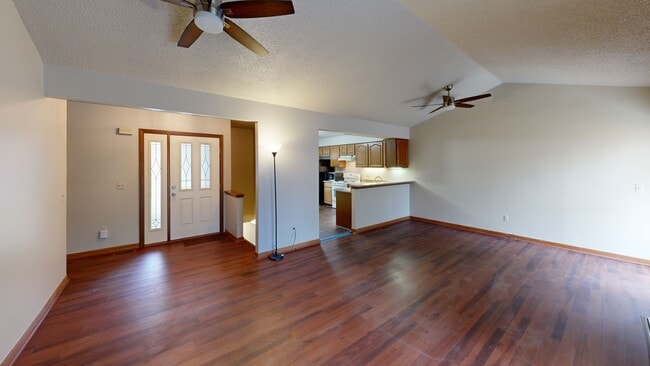 30810 Misty Pines Dr unit 13, Farmington Hills, MI 48336 - photo 3