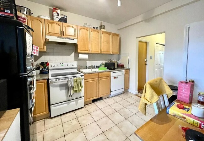 32 Bond St unit 38-3L, Somerville, MA 02145 - photo 4