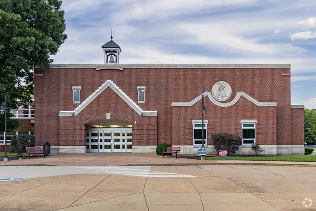 Highland Elementary School is an above average, public school located in EVANSVILLE, IN.