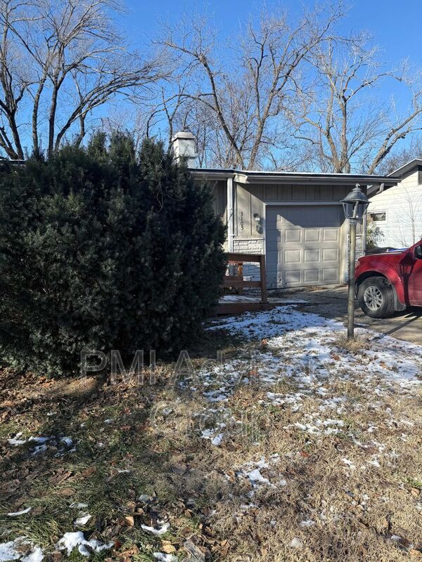 3105 SE Adams St, Topeka, KS 66605 - photo 2