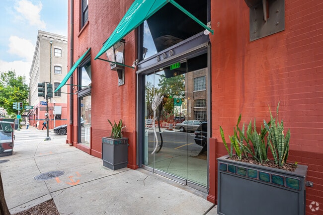 In the Warehouse District Emeril’s serves classic upscale New Orleans dishes modern space.