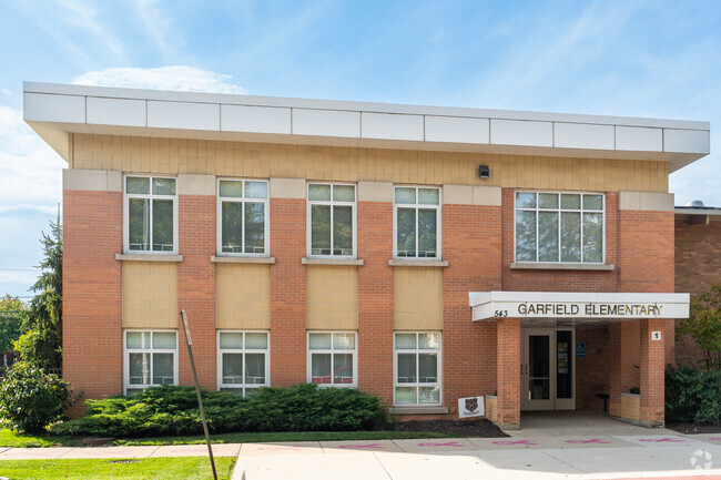 Garfield Elementary School is in Forest Park which has a median household income of $72,827.