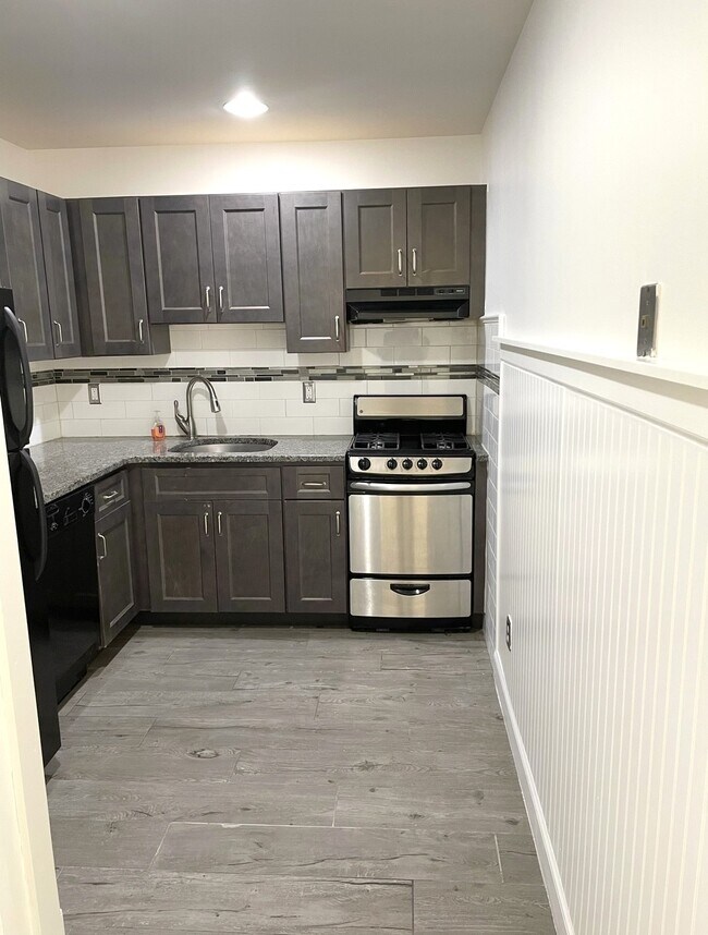 176 Hackensack St Unit 14, Wood-Ridge, NJ 07075