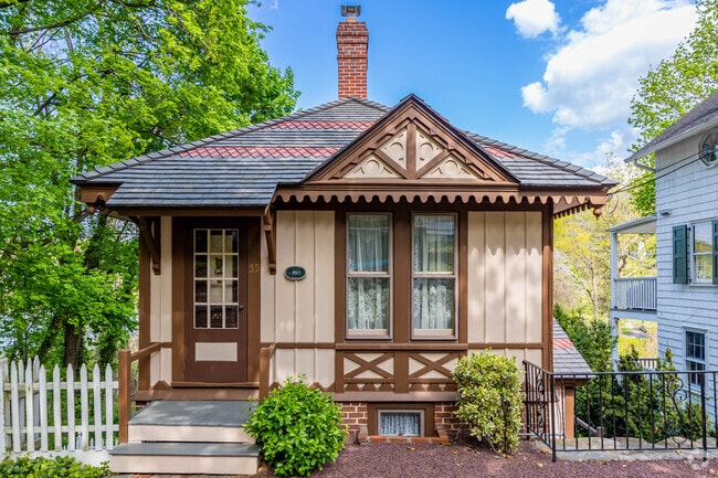 A well kept stick home in Roslyn's historic district.