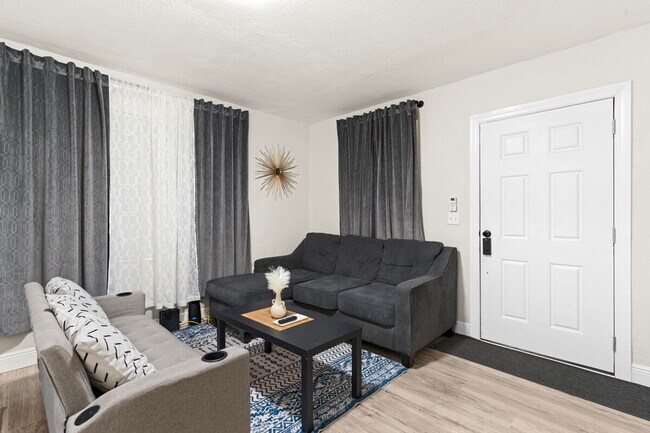 3602 E Genesee St unit ID1244340P, Tampa, FL 33610 - photo 2