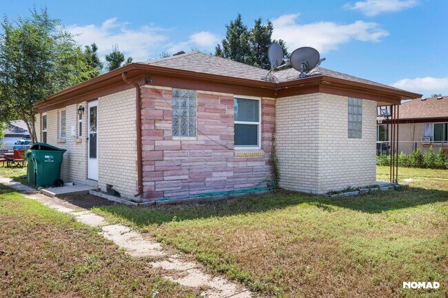 1932 Del Mar Pkwy, Aurora, CO 80010 - photo 2