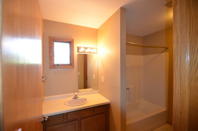 570 Braund St, Onalaska, WI 54650 - photo 6