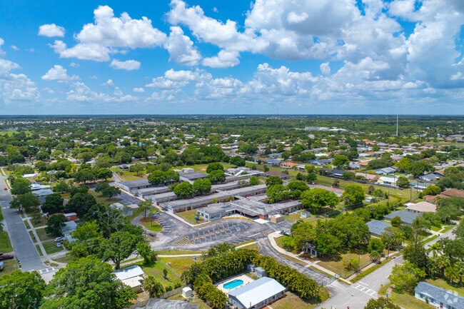 University Park Elementary School is situated in central Melbourne, offering easy access to amenities and a vibrant community.