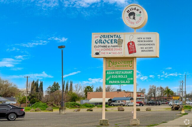 Small shopping centers are found in the heart of Linda.