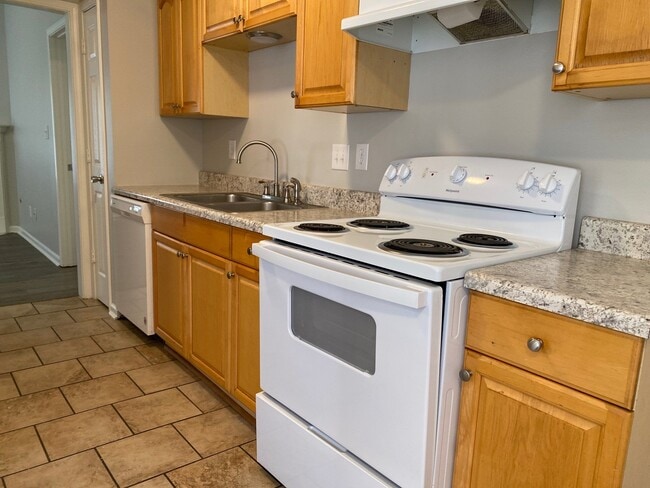 189 Middle School Rd, Jackson, TN 38305 - photo 2