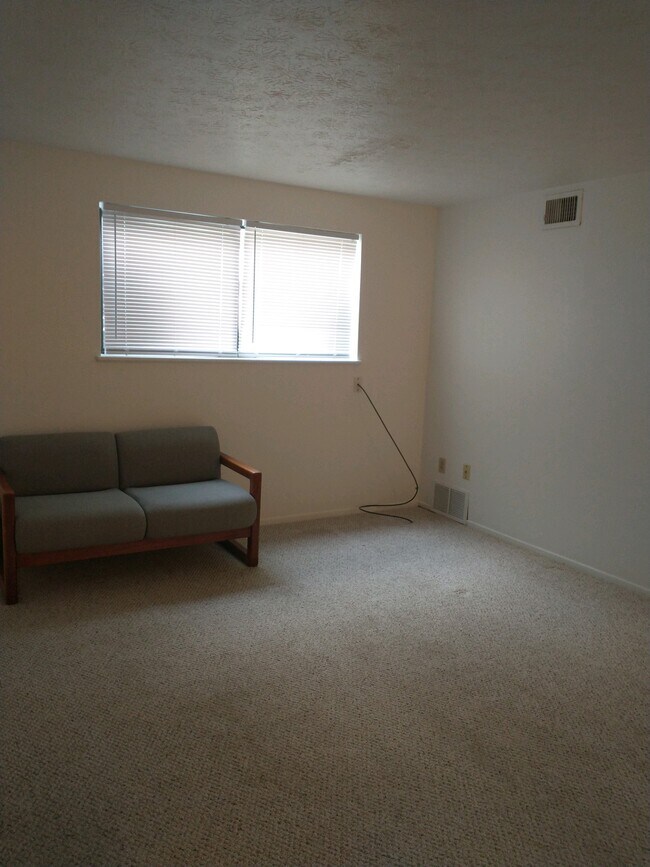 216 Moore Rd Unit 2G, Avon Lake, OH 44012