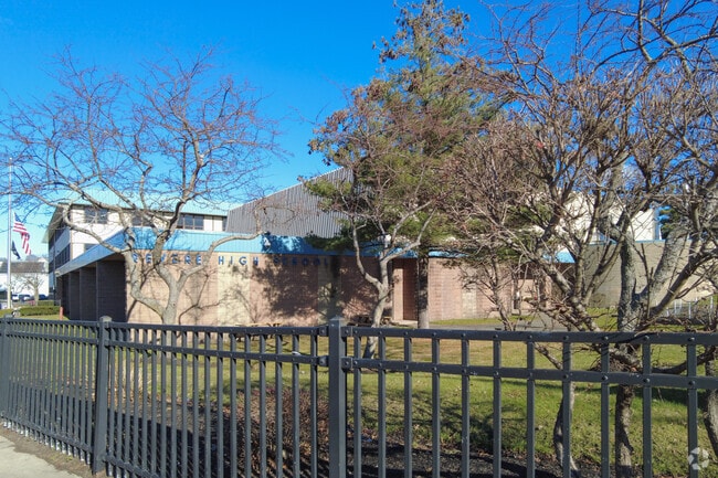 Revere High School has an overall grade of B on Niche.