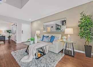 3 Embarcadero W Unit 3 Embarcadero W #334, Oakland, CA 94607