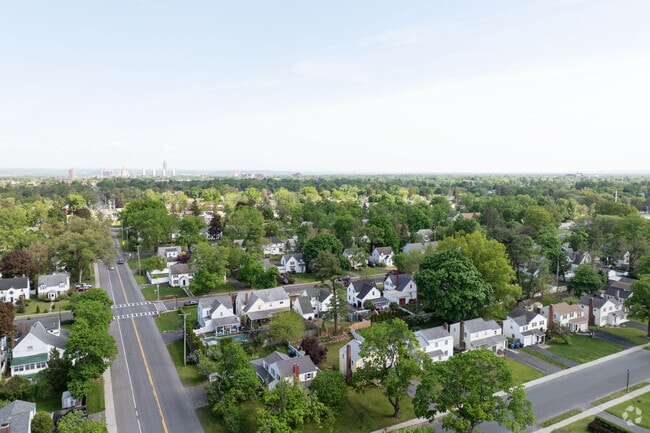 Melrose is a beautiful neighborhood not far from downtown Albany to live in.