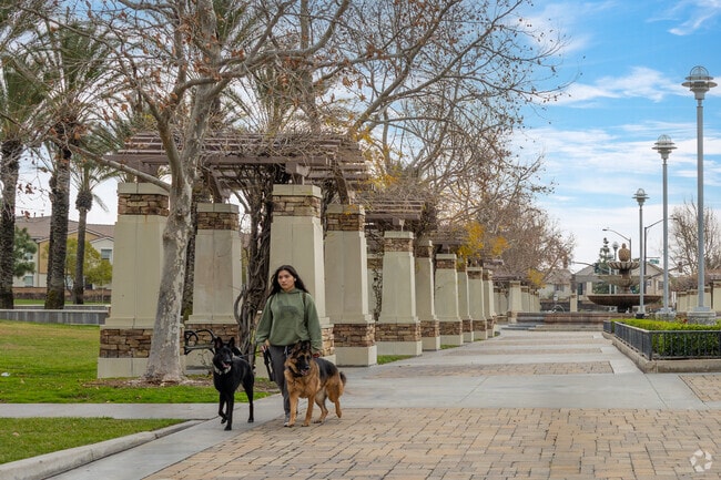 Fontana Park Aquatic Center is a nice place to take a stroll.