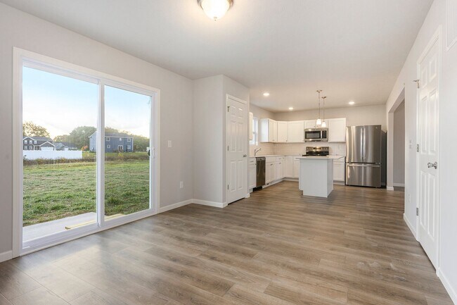 48265 Silver Oaks W, Mattawan, MI 49071 - photo 7