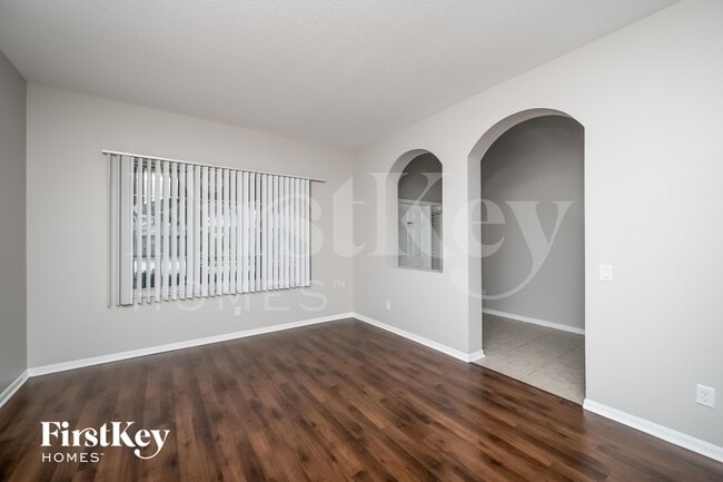 10748 Pictorial Park Dr, Tampa, FL 33647 - photo 2