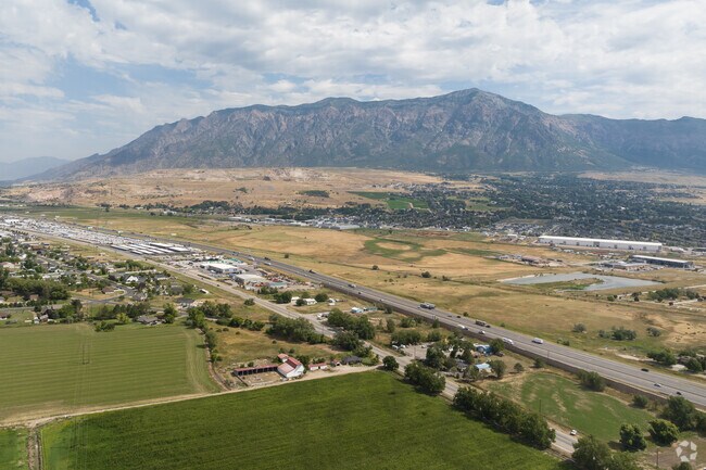 I-15 links Farr West to Ogden’s Newgate Mall and Costco to the south.
