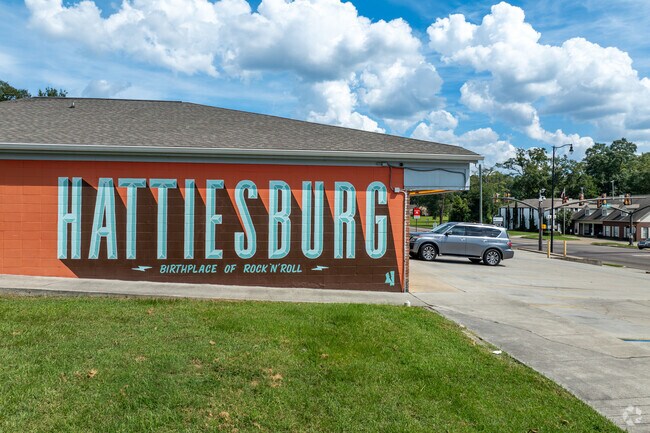 Jamestown-Lincoln in Hattiesburg features a mix of local shops, dining spots, and residences.