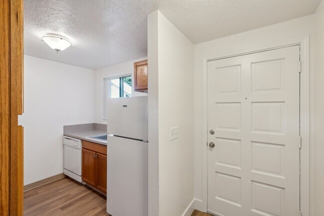 Downstairs 699sqft Kitchen