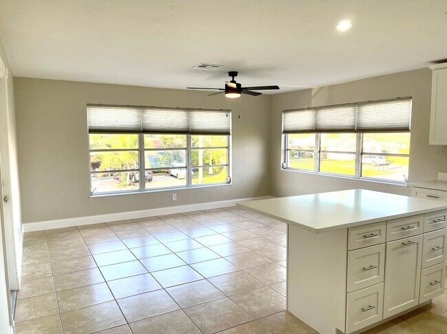 608 SE 46th Ln, Cape Coral, FL 33904 - photo 4