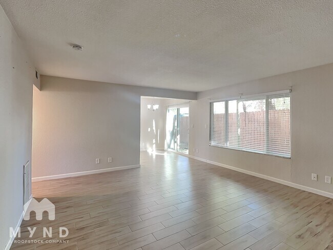 2336 Villanova Cir unit 8, Sacramento, CA 95825 - photo 7