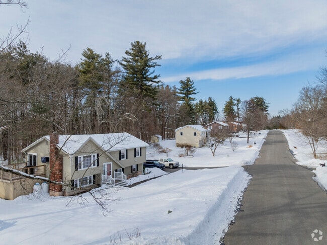 A row of single-family homes in Derry showcases the town's inviting neighborhoods, where classic New England charm meets modern living.