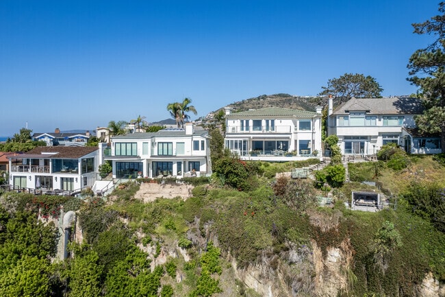 The highest-priced homes in Monarch Bay sit right on the cliff tops with sprawling ocean views.