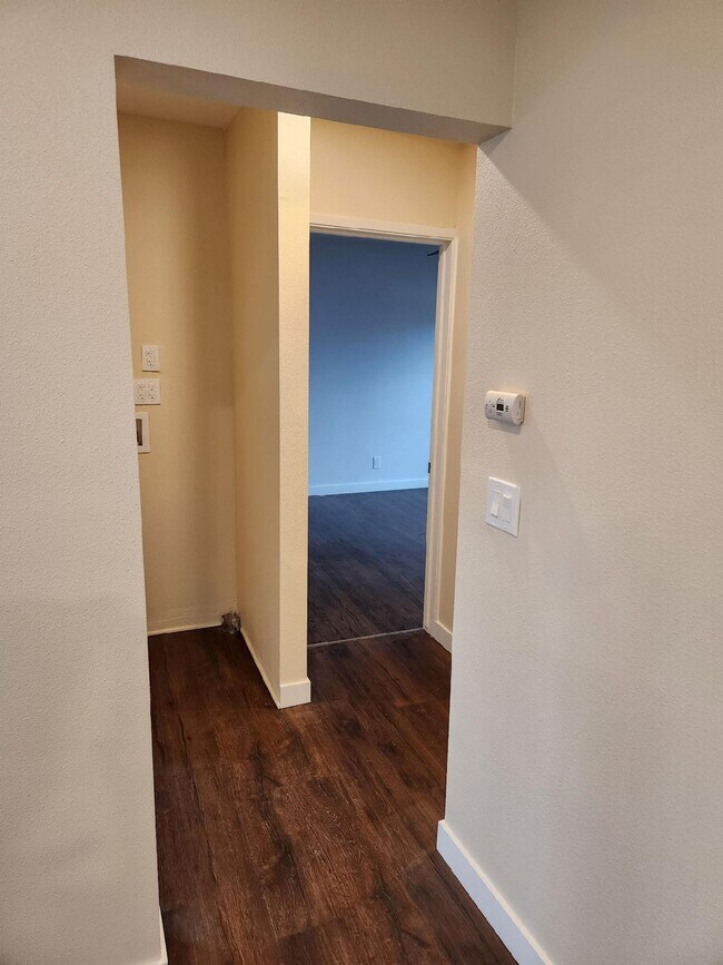 914 N Olive St unit 914, Anaheim, CA 92805 - photo 7