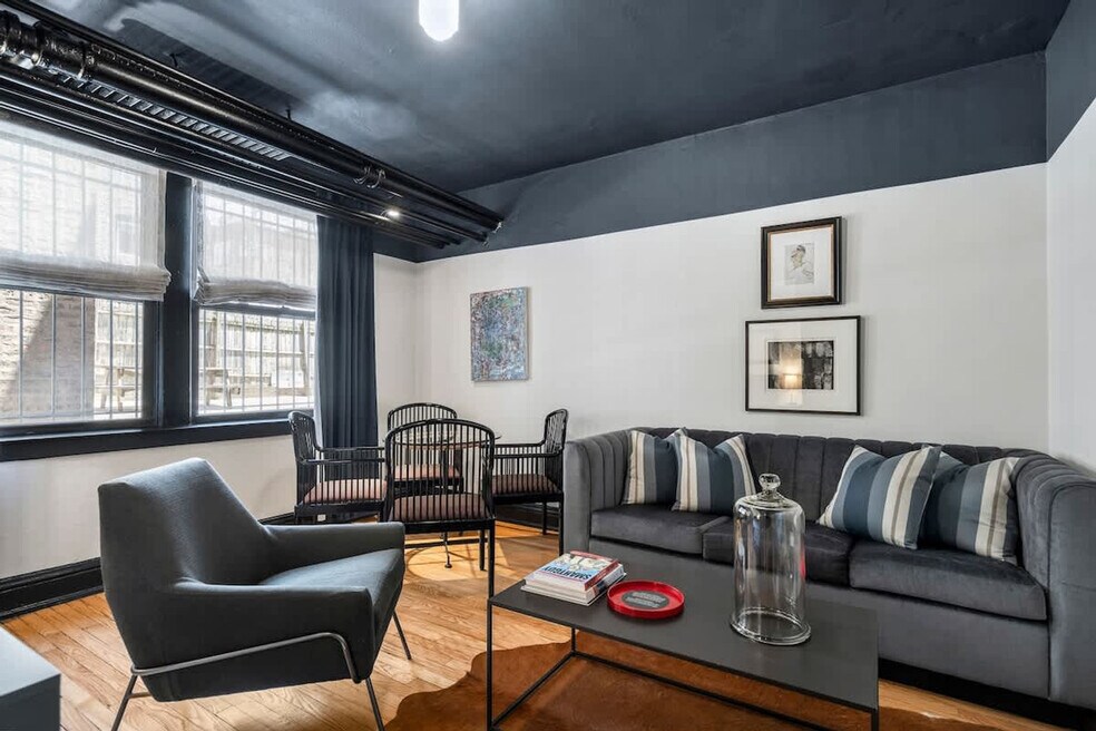 1423 W Addison St unit ID1360090P, Chicago, IL 60613 - photo 1