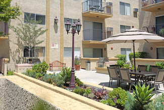 17819 Merridy St, Northridge, CA 91325