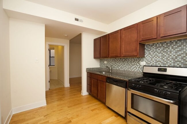 1450 W Byron St unit 1, Chicago, IL 60613 - photo 2
