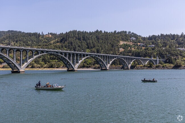 Salmon fishing is a popular activity in the nearby Rogue river.