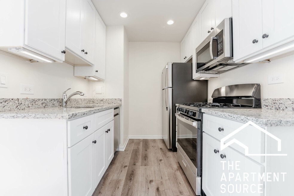 424 W Oakdale Ave unit 301, Chicago, IL 60657 - photo 1