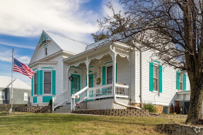 Downtown Warrenton is home to early 20th century cottages and bungalows.