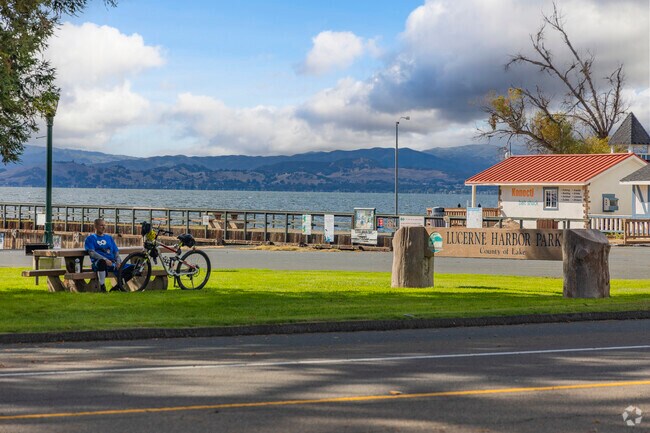 Lucerne Harbor Park features a small picnic area and boat launch.