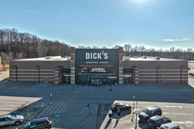Cuyahoga Falls residents can shop for sporting goods at their local Dick's Store.