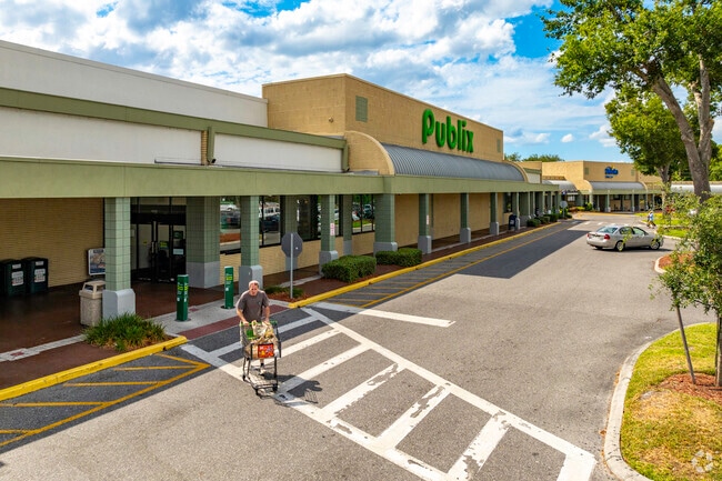 Kirkman Oaks Shopping Center features a large Publix offering residents everyday groceries.