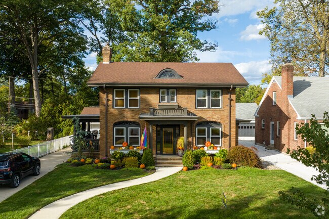 Foster Park homes are an elegant mix of architectural styles popular in the 1920s through 1950s.