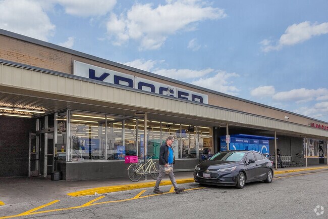 The neighborhood Kroger in Hawthorne gives residents a convenient place to purchase essential goods.