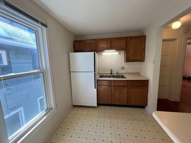 1119 Emerald St unit 1, Madison, WI 53715 - photo 4