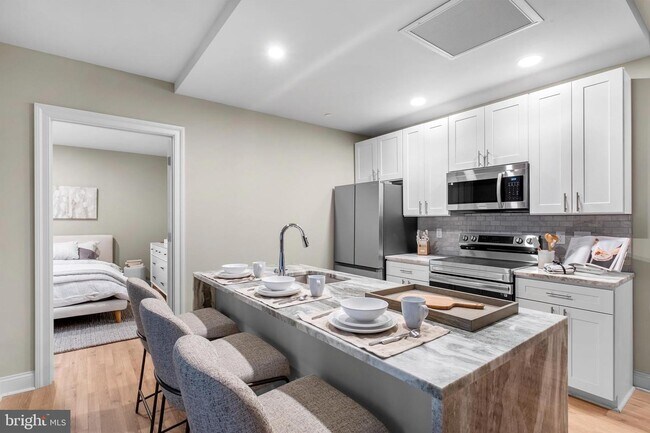 1422 Chestnut St unit 407, Philadelphia, PA 19102 - photo 2