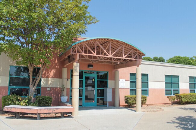 Tri-Valley Rop School provides education in the neighborhood of 
Livermore Valley