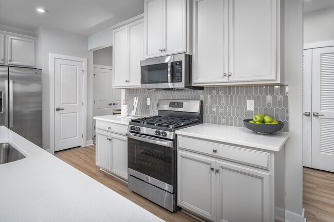 Potomac Shores - Elevator Condos unit 505, Dumfries, VA 22026 - photo 5