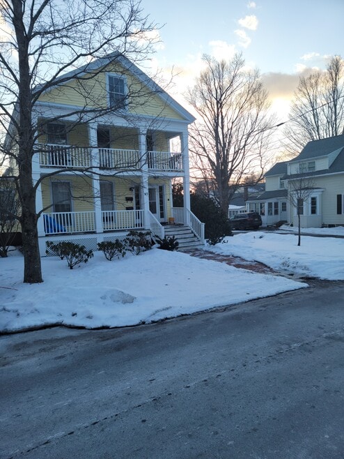 27 Walnut St unit 27 Walnut St, Holden, MA 01520 - photo 1