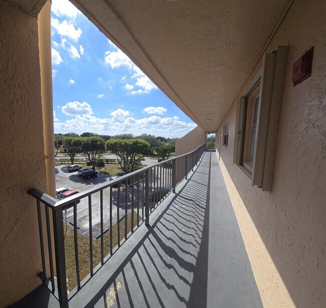 Ramblewood Condominium, Miami, FL 33183 - photo 4