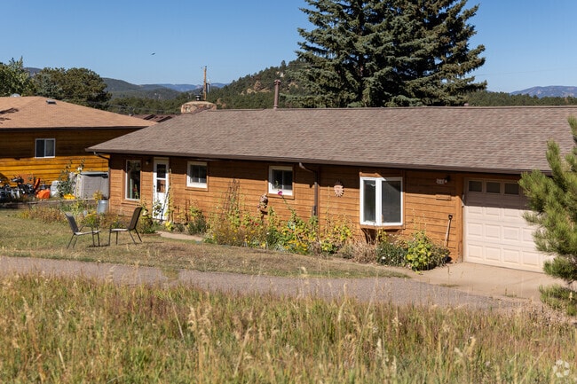 Home styles and sizes vary widely in Aspen Park.