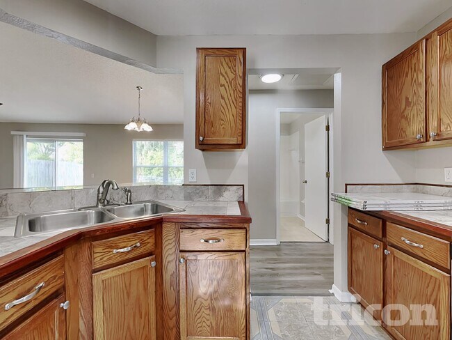 233 Lakeway Ln, Apollo Beach, FL 33572 - photo 5