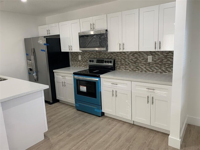 4121 Stirling Rd unit 401, Davie, FL 33314 - photo 2