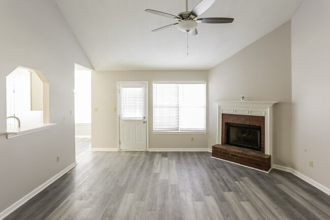 2944 Connor Reed Dr, Horn Lake, MS 38637 - photo 3